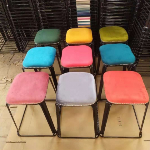 勝芳鐵腿凳子批發(fā)   鋼筋凳，套凳，方凳  北歐凳 軟包凳 鐵腿凳子 餐桌凳 套凳 凳子家用餐桌凳 鐵藝 簡(jiǎn)約輕奢鋼 筋凳 可摞疊凳 網(wǎng)紅凳 加厚圓凳雙興家具