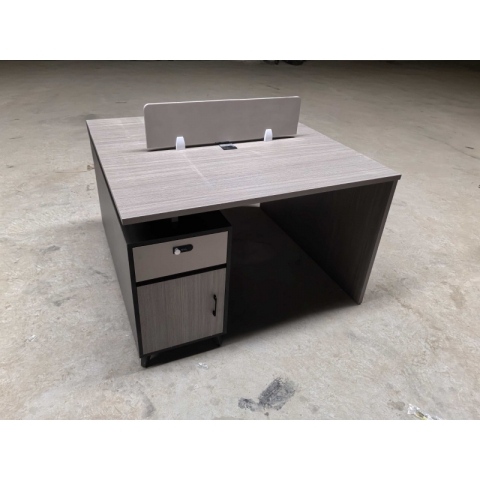 辦公桌批發(fā) 員工辦公桌職員 辦公桌 屏風(fēng)桌 簡約現(xiàn)代組合鋼架 辦公室桌子 高檔辦公桌工位 辦公家具 冠城家具