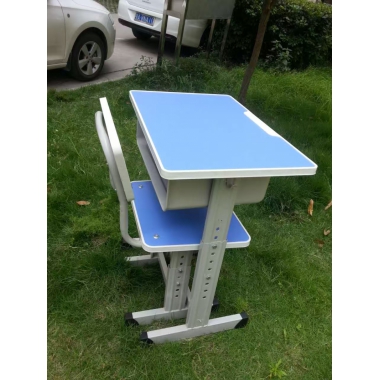 勝芳學生課桌批發(fā) 學生課桌椅 學習課桌 培訓課桌 培訓班課桌 單人課桌 雙人課桌 輔導班課桌 可升降學生課桌 學生家具 學校家具 成潤校具